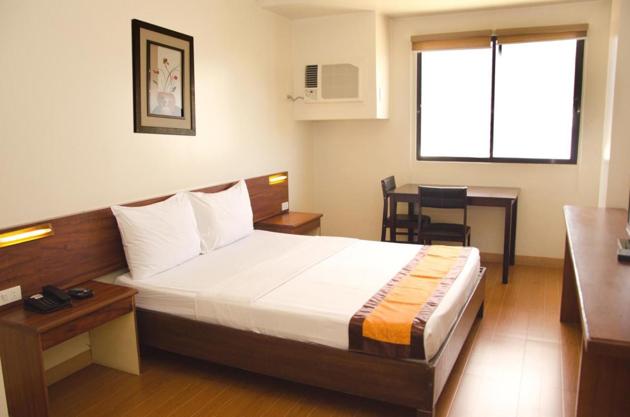 M Suites Hotel Makati City Екстериор снимка