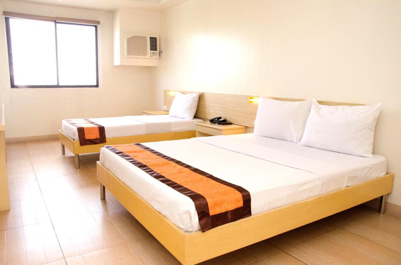 M Suites Hotel Makati City Екстериор снимка