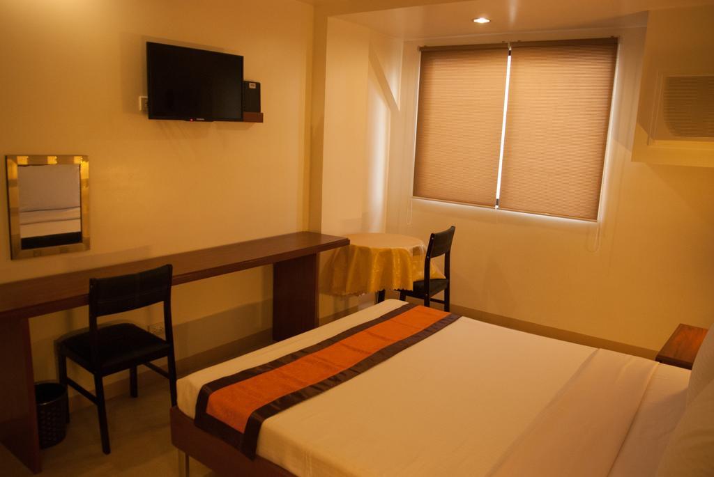 M Suites Hotel Makati City Стая снимка