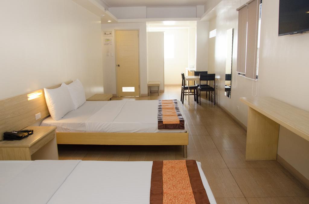 M Suites Hotel Makati City Екстериор снимка