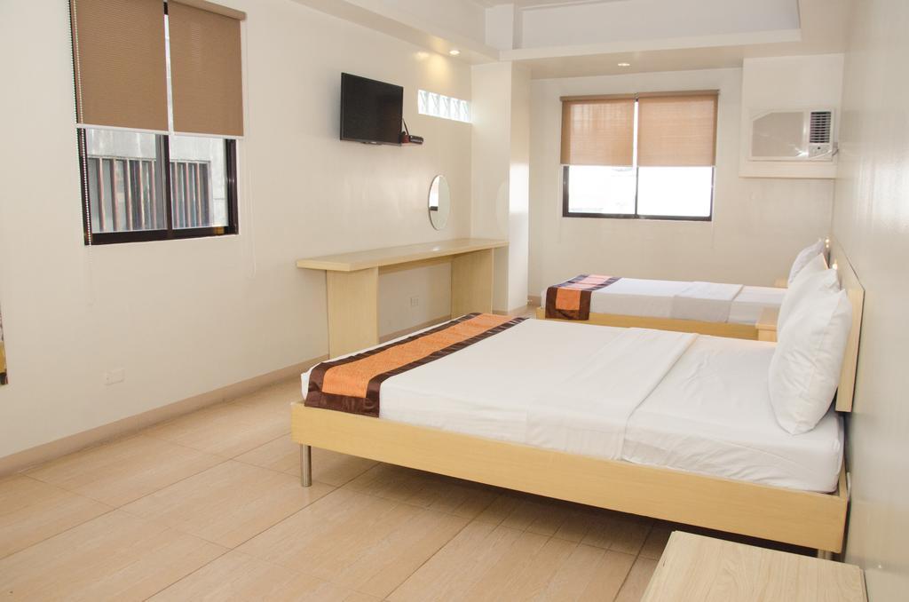 M Suites Hotel Makati City Екстериор снимка