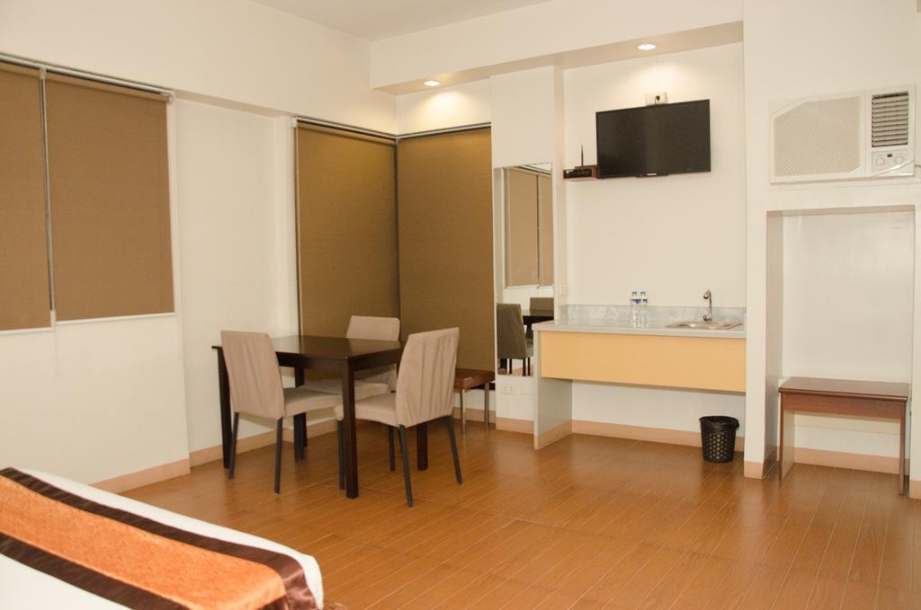 M Suites Hotel Makati City Екстериор снимка