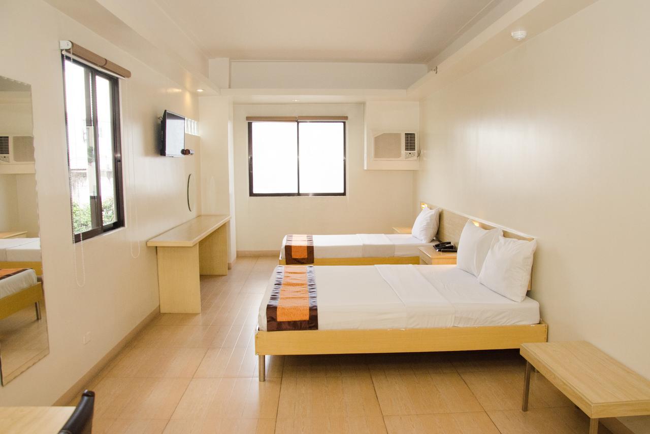 M Suites Hotel Makati City Екстериор снимка