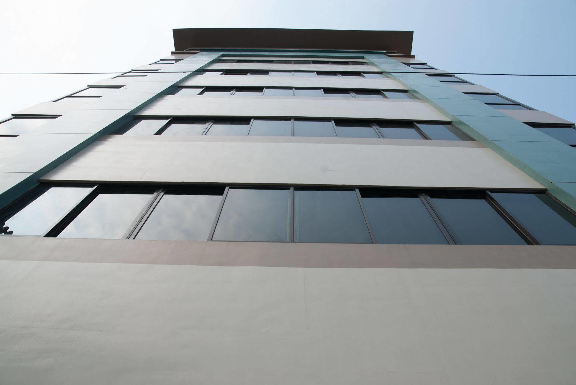 M Suites Hotel Makati City Екстериор снимка