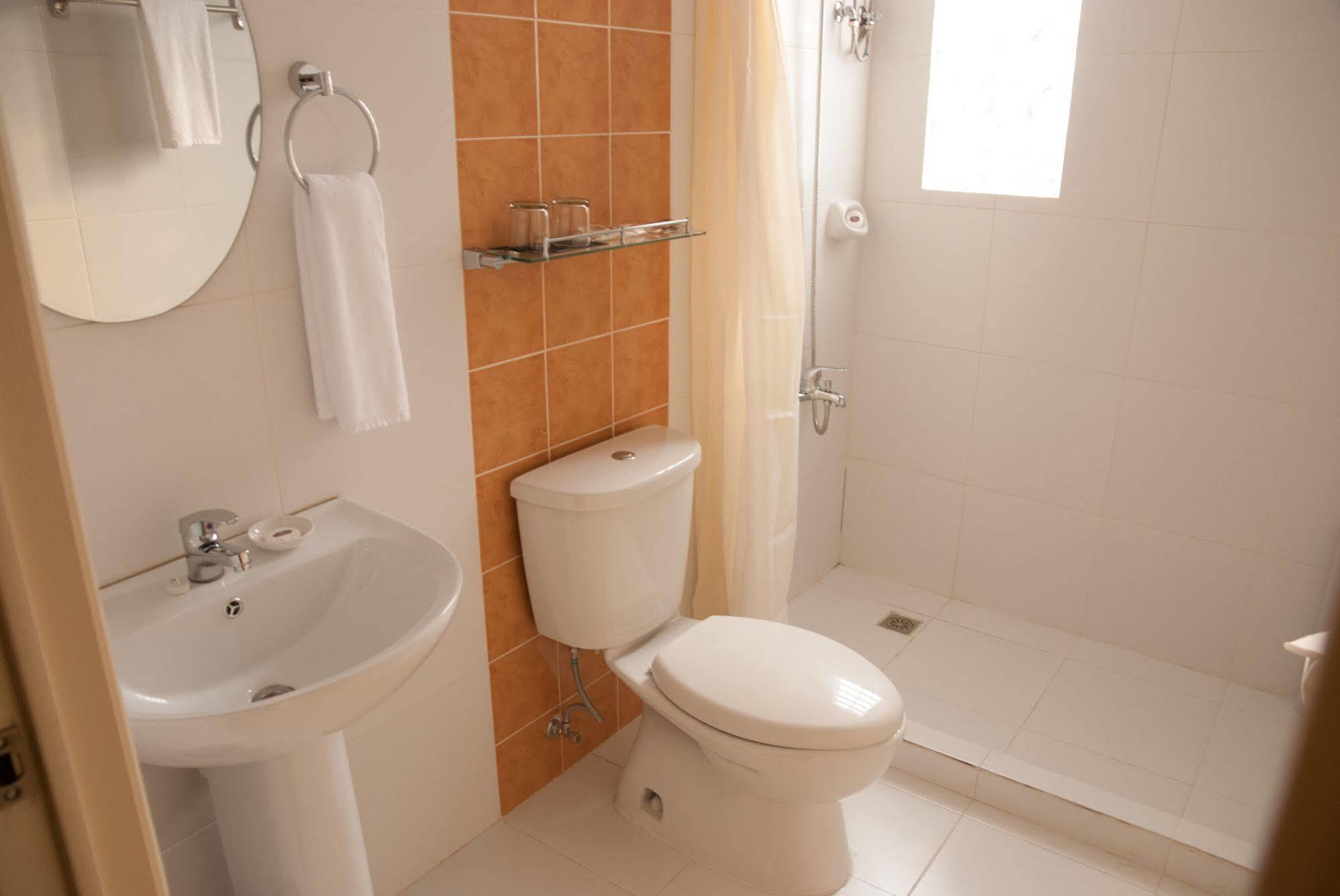 M Suites Hotel Makati City Екстериор снимка