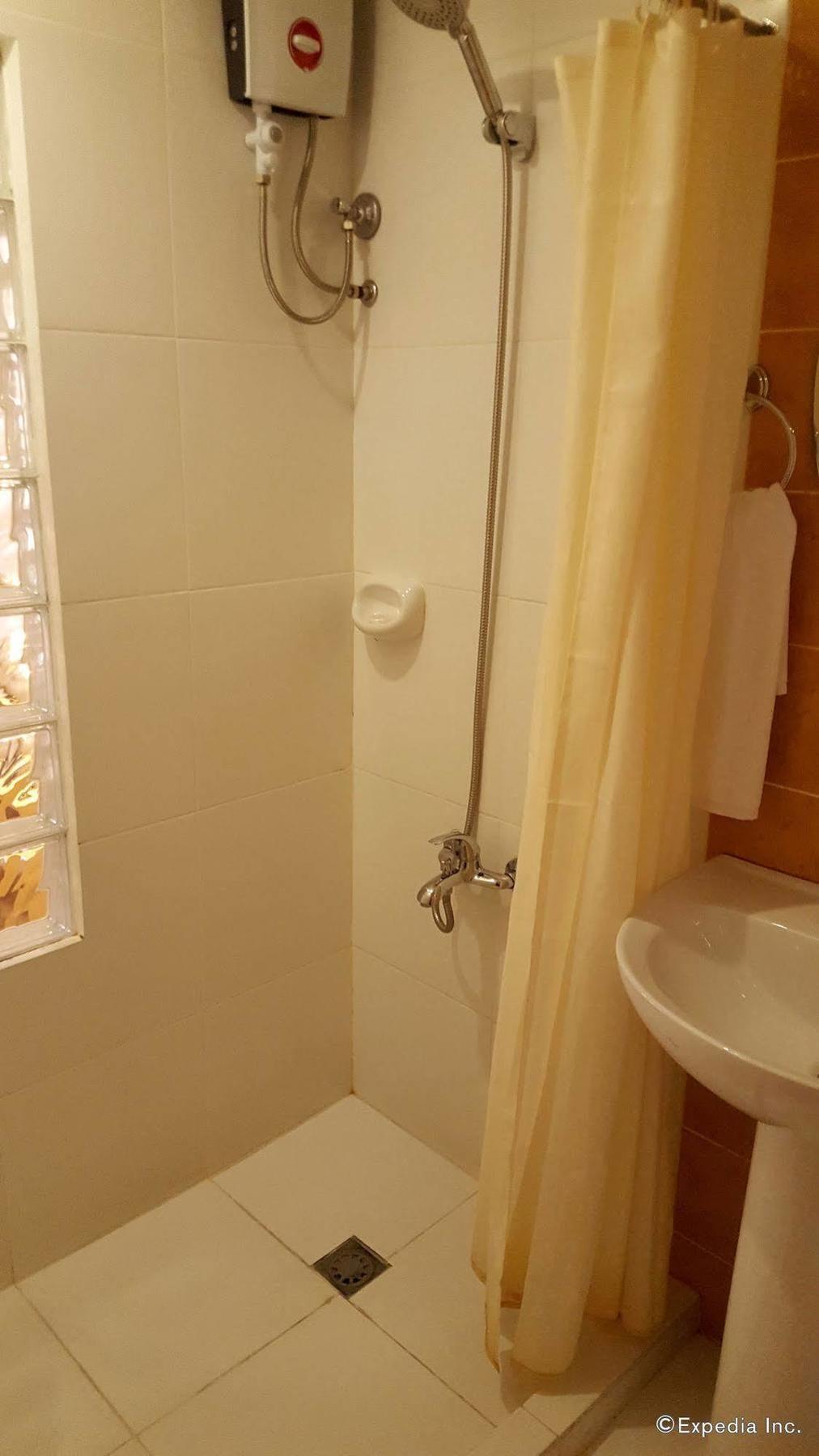 M Suites Hotel Makati City Екстериор снимка