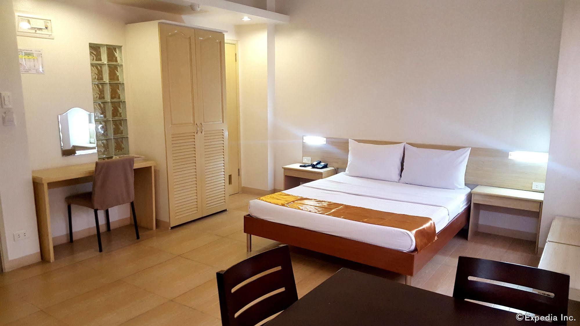M Suites Hotel Makati City Екстериор снимка