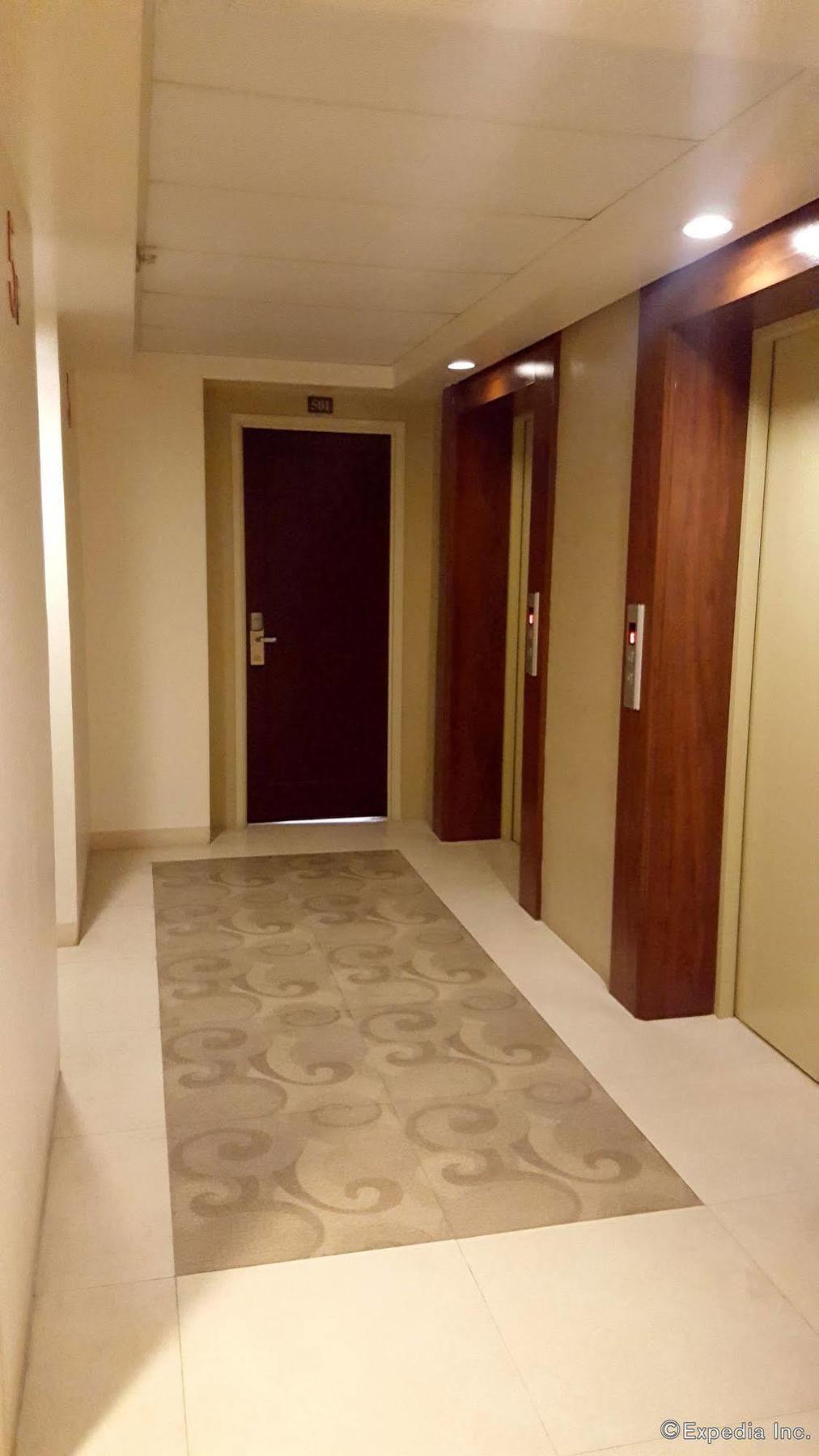 M Suites Hotel Makati City Екстериор снимка