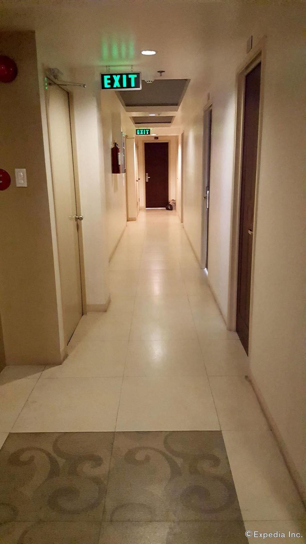 M Suites Hotel Makati City Екстериор снимка